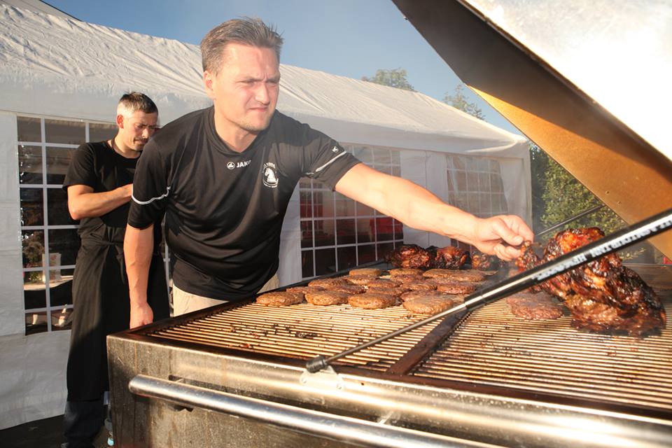 Kj&ouml;tb&uacute;&eth;in | S&eacute;rfr&aelig;&eth;ingar &iacute; nautakj&ouml;ti | Veislu&thorn;j&oacute;nusta | Grens&aacute;svegi 48