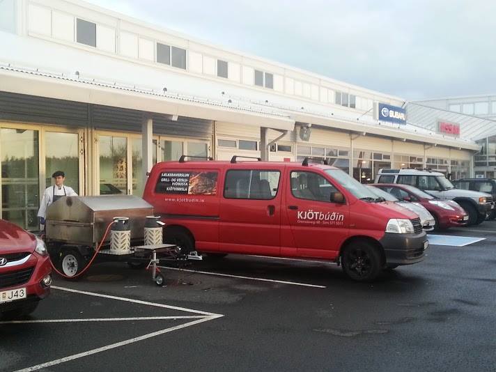 Kj&ouml;tb&uacute;&eth;in | S&eacute;rfr&aelig;&eth;ingar &iacute; nautakj&ouml;ti | Veislu&thorn;j&oacute;nusta | Grens&aacute;svegi 48