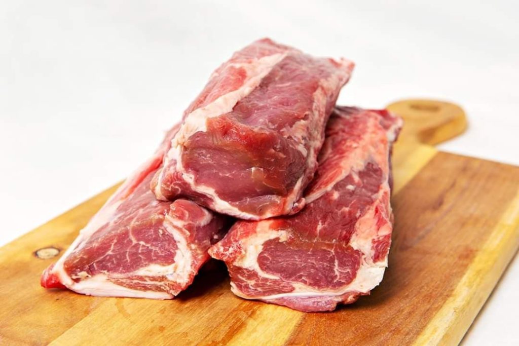 Kj&ouml;tb&uacute;&eth;in | S&eacute;rfr&aelig;&eth;ingar &iacute; nautakj&ouml;ti | Veislu&thorn;j&oacute;nusta | Grens&aacute;svegi 48