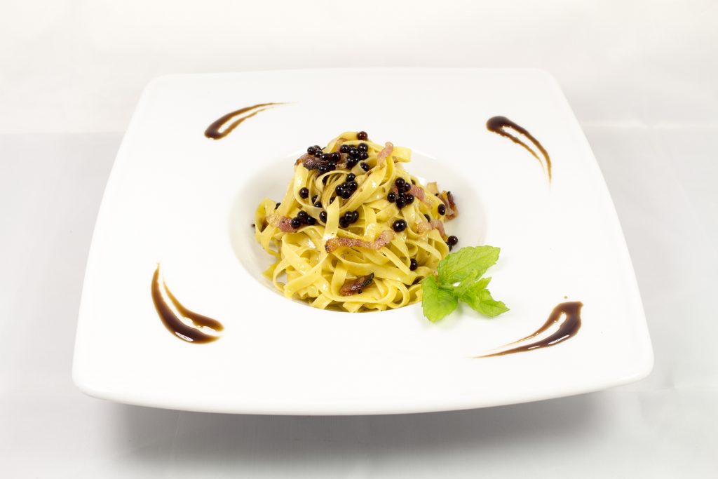 Kj&ouml;tb&uacute;&eth;in | S&eacute;rfr&aelig;&eth;ingar &iacute; nautakj&ouml;ti | Veislu&thorn;j&oacute;nusta | Grens&aacute;svegi 48