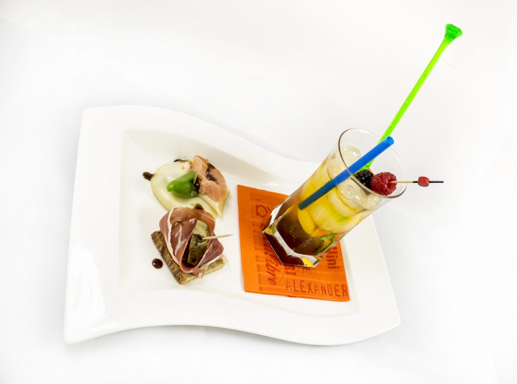 Kj&ouml;tb&uacute;&eth;in | S&eacute;rfr&aelig;&eth;ingar &iacute; nautakj&ouml;ti | Veislu&thorn;j&oacute;nusta | Grens&aacute;svegi 48