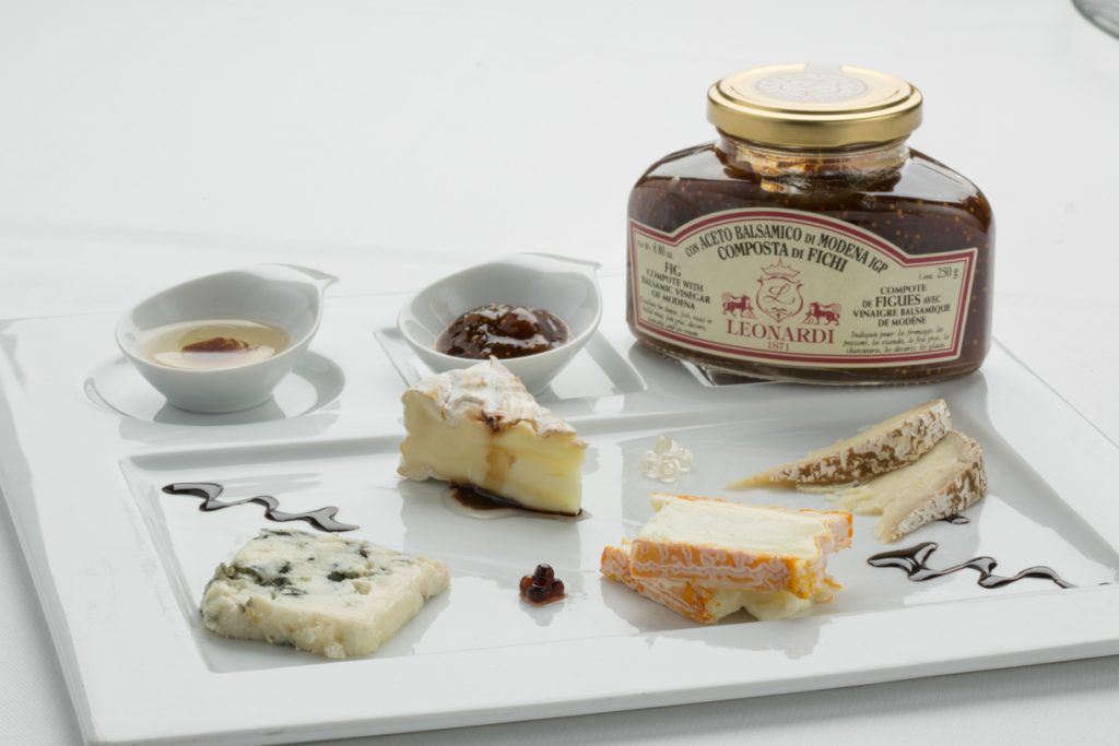 Kj&ouml;tb&uacute;&eth;in | S&eacute;rfr&aelig;&eth;ingar &iacute; nautakj&ouml;ti | Veislu&thorn;j&oacute;nusta | Grens&aacute;svegi 48