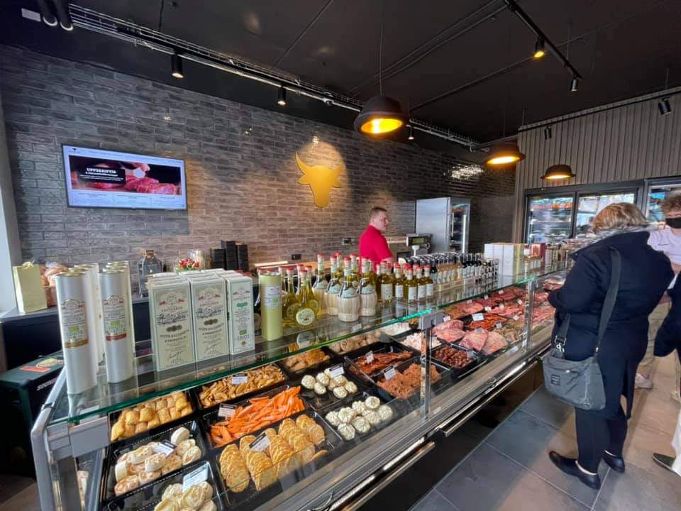 Kj&ouml;tb&uacute;&eth;in | S&eacute;rfr&aelig;&eth;ingar &iacute; nautakj&ouml;ti | Veislu&thorn;j&oacute;nusta | Grens&aacute;svegi 48